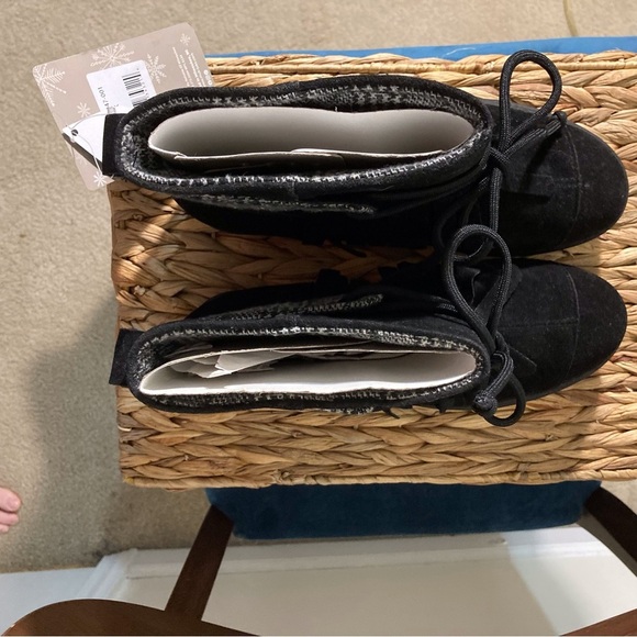 NWT Women's Muk Luks Booties | Size 7 | Black Faux Suede | Winter & Fall Boots - Picture 3 of 12